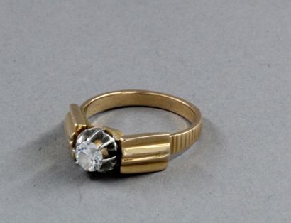 null Bague en or jaune 18 K serti d'un diamant de environ 0.25 ct


Poids brut :...