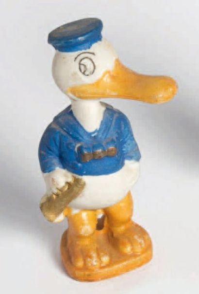 null DONALD DUCK Figurine en faïence peinte représentant Donald une trompette à la...