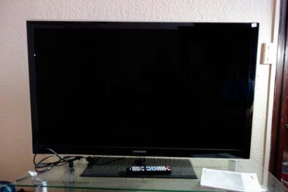 null Téléviseur écran plat SAMSUNG LED TV, 117 cm.