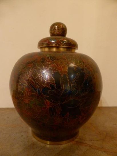 null Vase couvert en métal cloisonné, Chine moderne.

H : 20 cm.