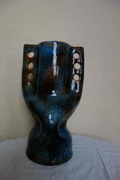 null Max PINET

Vase en céramique à deux anses à engobe bleu

H : 39 cm.