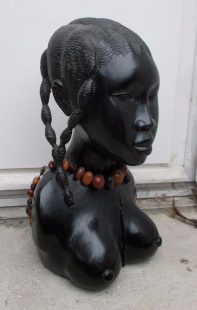 null Buste de femme africaine en ébène

H : 34 cm