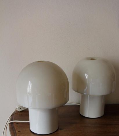 null Paire de lampes en plastique blanc années 70