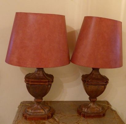 null Paire de pieds de lampe en bois laqué rouge en forme de vase balustre

H : 43...