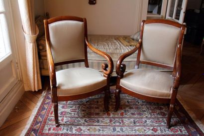 null Paire de fauteuils en acajou, accotoirs à enroulement

XIXème siècle ( insolés...