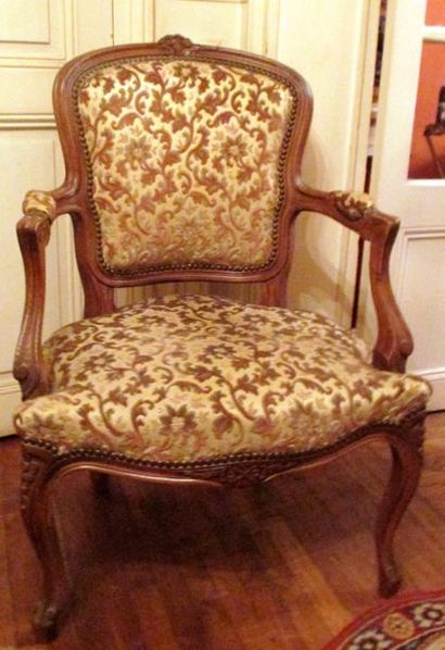 null Paire de fauteuils cabriolets en bois naturel style Louis XV
