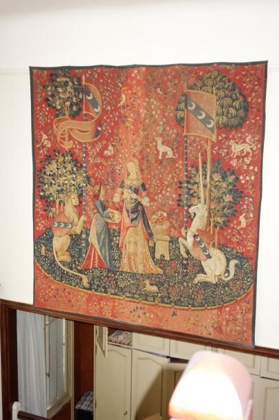 null Tapisserie à décor imprimé représentant La Dame à la licorne

215 x 206 cm.