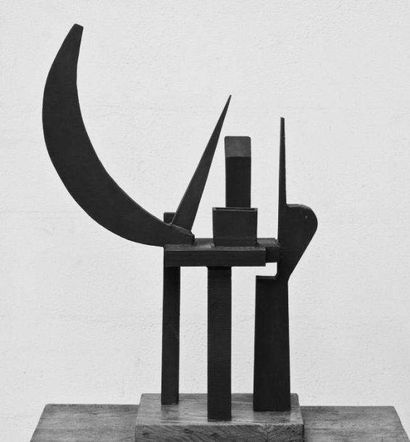 HANSJÖRG GISIGER (1919-2008) LA TABLE DU POÈTE, 1961 Acier 75 x 52 x 28 cm.