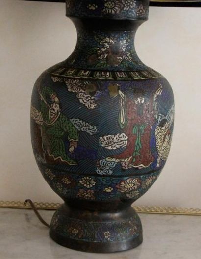 null Vase en métal cloisonné polychrome

Chine XIXème siècle monté en lampe

H :...