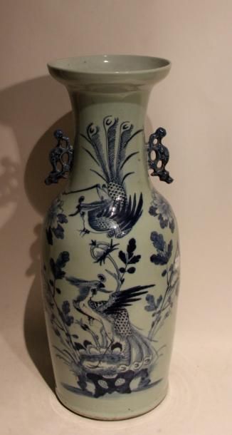 null Chine vase en porcelaine à décor en bleu d'oiseaux

H : 57,5 cm 