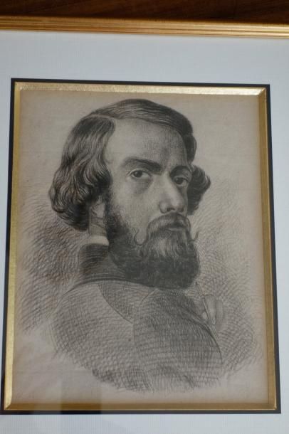 null Lot :

- Ecole française "Portrait d'homme à la barbe" mine de plomb, 24 x 18...