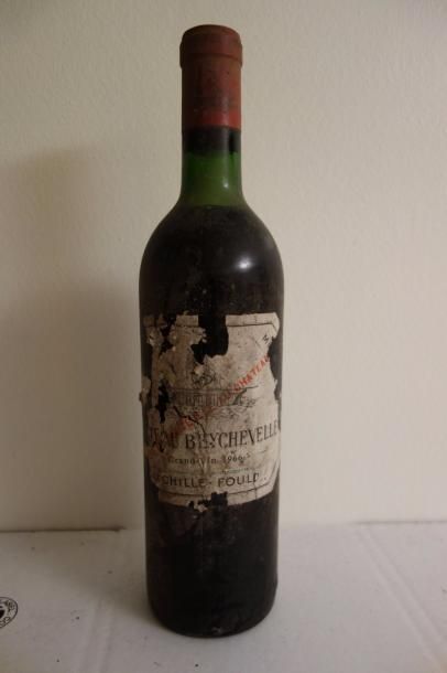 null 8 bouteilles château BEYCHEVELLE 1966 (étiquettes en lambeaux, 4 mill illisibles,...