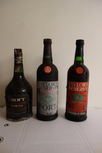 3 bouteilles de Porto TAYLOR' S 10 ans d'âge

2...