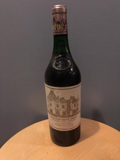 null 1 bouteille Château HAUT-BRION 1975 (LB)