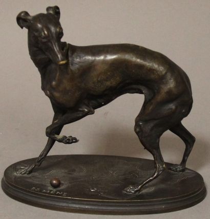 null Pierre-Jules MENE (1810-1879) d'après	

	La levrette

	Sculpture en bronze patine...