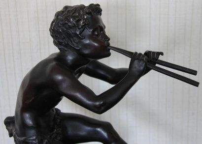 null CLODION (1738-1814) d'après

Faune jouant de la double flûte

Sculpture en bronze

H...