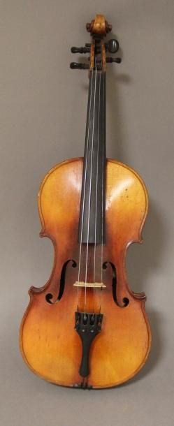 null Violon 4/4 de la fin du 19°, étiquette apocryphe de Stradivarius, école de Derasey....