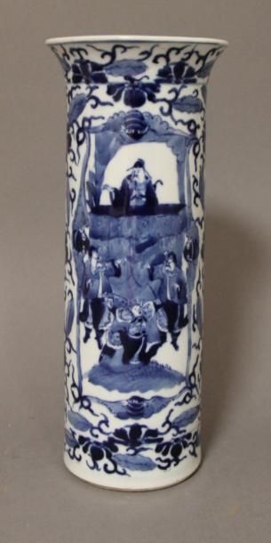 null Vase tubulaire à col évasé en porcelaine blanc-bleu à décor de personnages et...