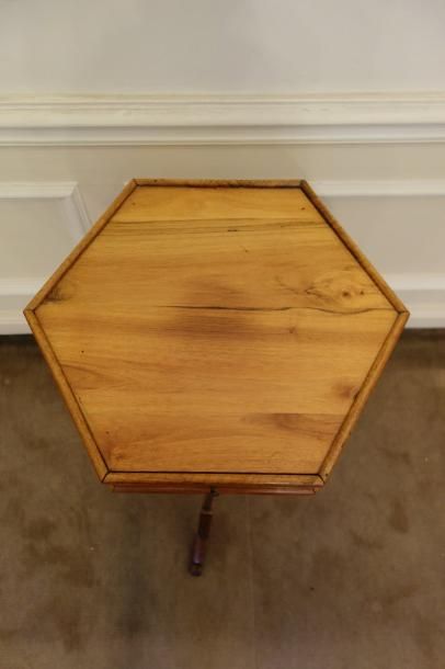 null Table à ouvrage hexagonale en bois de placage, à un tiroir en ceinture, piètement...