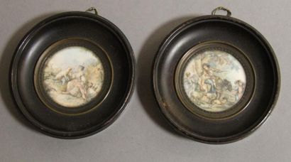 null Deux miniatures rondes sur ivoire : femme au chien, le départ

XIXième siècle

Diam...