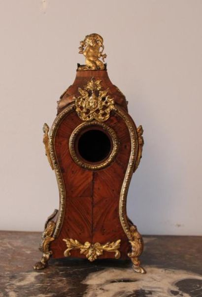 null Porte-montre en forme de pendule en bois de placage, style Louis XV