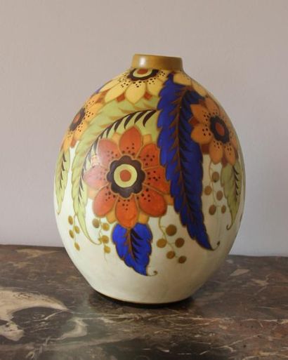 KERAMIS Vase ovoïde à petit col en faïence à décor polychrome de feuillage sur un...
