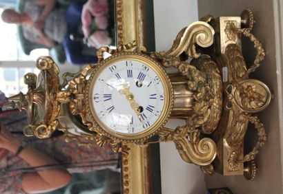null Pendule en bonze doré de style Louis XVI

H : 39 cm