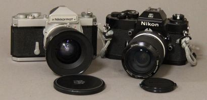 null Lot de 2 appareils photo NIKKON :

- NIKKORMAT FT 3156713 avec un objectif SIGMA...
