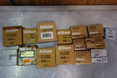 null Lot de filtres NIKON 52 et 62mm, adaptateur multiflash, verres de visée, correcteur...