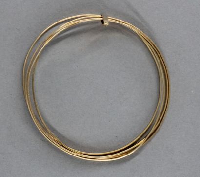 null Quatre bracelets rigides joints en or jaune 18k, pds : 15,1 g.
