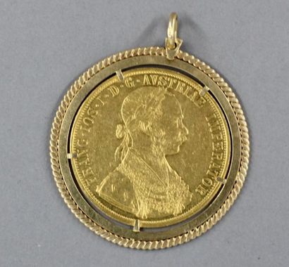 null Pendentif en or jaune 18k sertie d'une pièce de 4 ducats en or François Joseph...