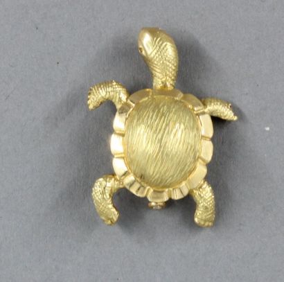 null Broche en or jaune 18k en forme de tortue, pds : 7,3 g.