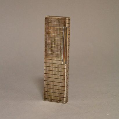 null St DUPONT

Briquet de table en métal argenté

H : 14 cm.
