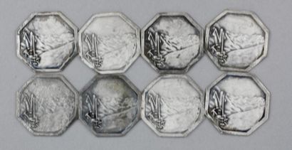 null KIRBY BEARD & co

Huit plaques octogonales en argent 800°/°° à décor identique...