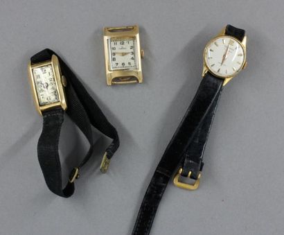 null Deux boitiers de montre de dame rectangulaire dont OMEGA avec un bracelet soie...