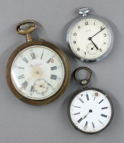 null Lot :

- Un Chronomètre (accidents, manques)

- Deux montres de gousset, une...