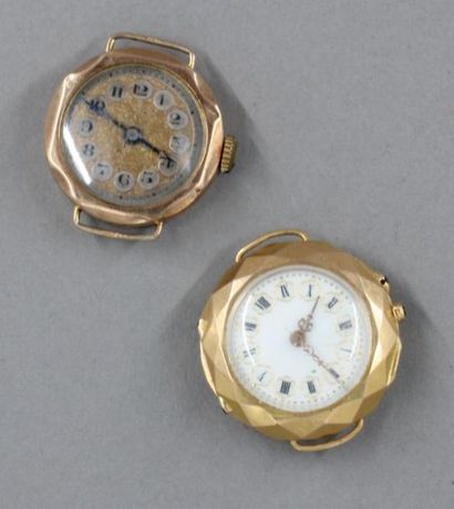 null Deux boitiers de montre en or jaune :

- une 18k, pds brut : 18,5 g.

- une...