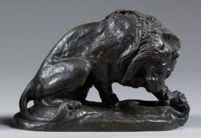 BARYE Antoine-Louis (d'après) Lion au serpent Fonte d'édition en bronze à patine...