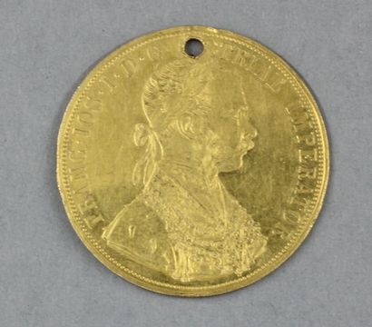 null Une pièce de 4 ducat en or François Jospeh Ier (percée)