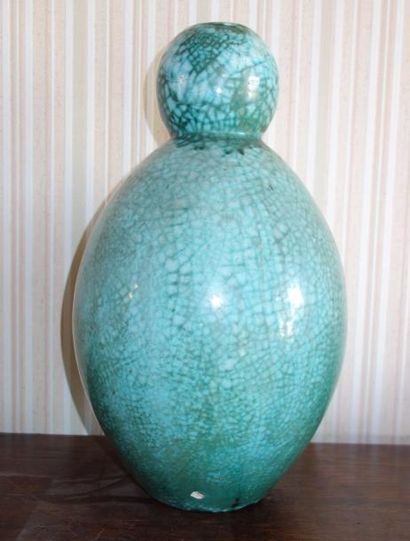 null PRIMAVERA

Vase bilobé en céramique à glaçure verte, signé, numéroté 13841

H...
