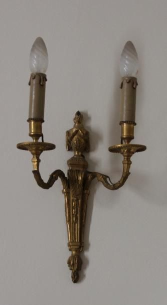 null Paire d'appliques en bronze doré de style Louis XVI

H : 34 cm