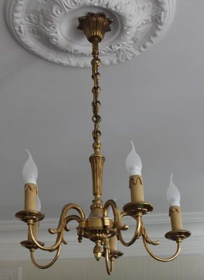 null Suspension en bronze à cinq lumières de style Louis XVI

H : 74 cm