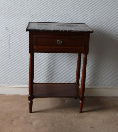 null Table de salon en bois de placage à un tiroir, plateau en marbre encastré, XIXème...