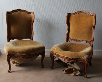null Paire de chaises basses à oreilles en bois naturel style Louis XV

H : 83, L...