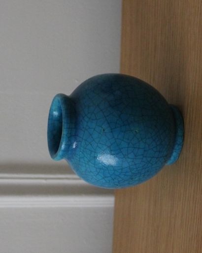 null LACHENAL

Petit vase globulaire émaillé bleu

H : 12 cm