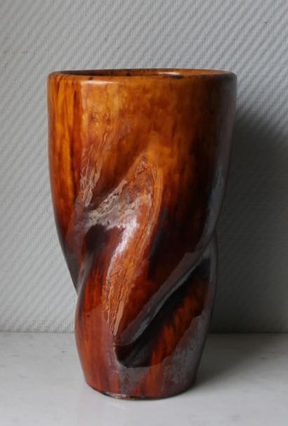 null Grand vase torsadé en céramique à engobe marron, BIOT

H : 35,5 cm