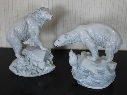 null Paire de statuettes en porcelaine représentant un ours et un loup

H : 24 et...