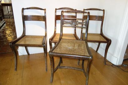 null Trois chaises en bois teinté cannelé et on y joint une autre chaise d'un modèle...