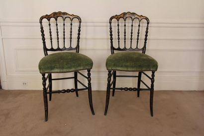 null Paire de chaises à barreaux en bois laqué noir et doré, époque Napoléon III