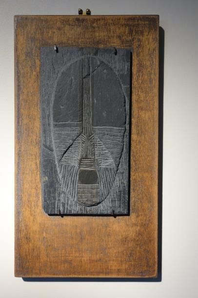 null Anne de SEYNES

Masque africain

Bas-relief en ardoise sur contre-socle en bois,...